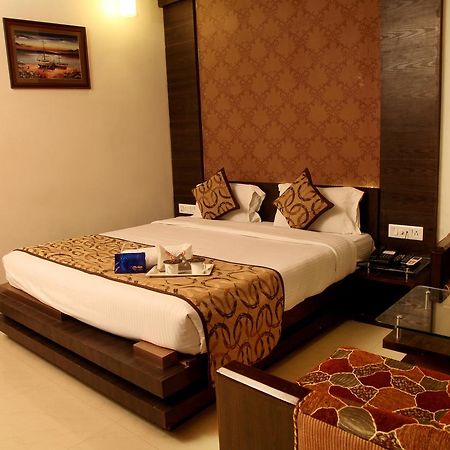 Oyo 905 Galaxy View Hotel Allāhābād Junction المظهر الخارجي الصورة