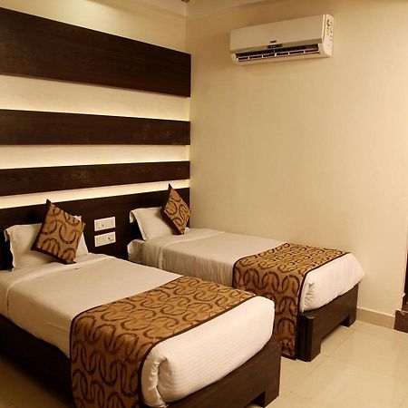Oyo 905 Galaxy View Hotel Allāhābād Junction المظهر الخارجي الصورة