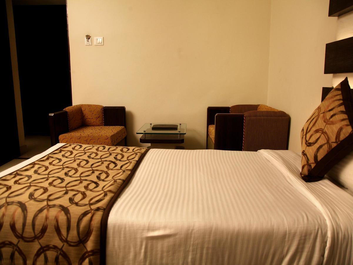 Oyo 905 Galaxy View Hotel Allāhābād Junction المظهر الخارجي الصورة