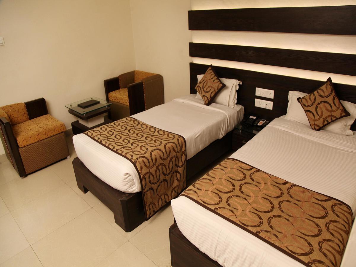 Oyo 905 Galaxy View Hotel Allāhābād Junction المظهر الخارجي الصورة