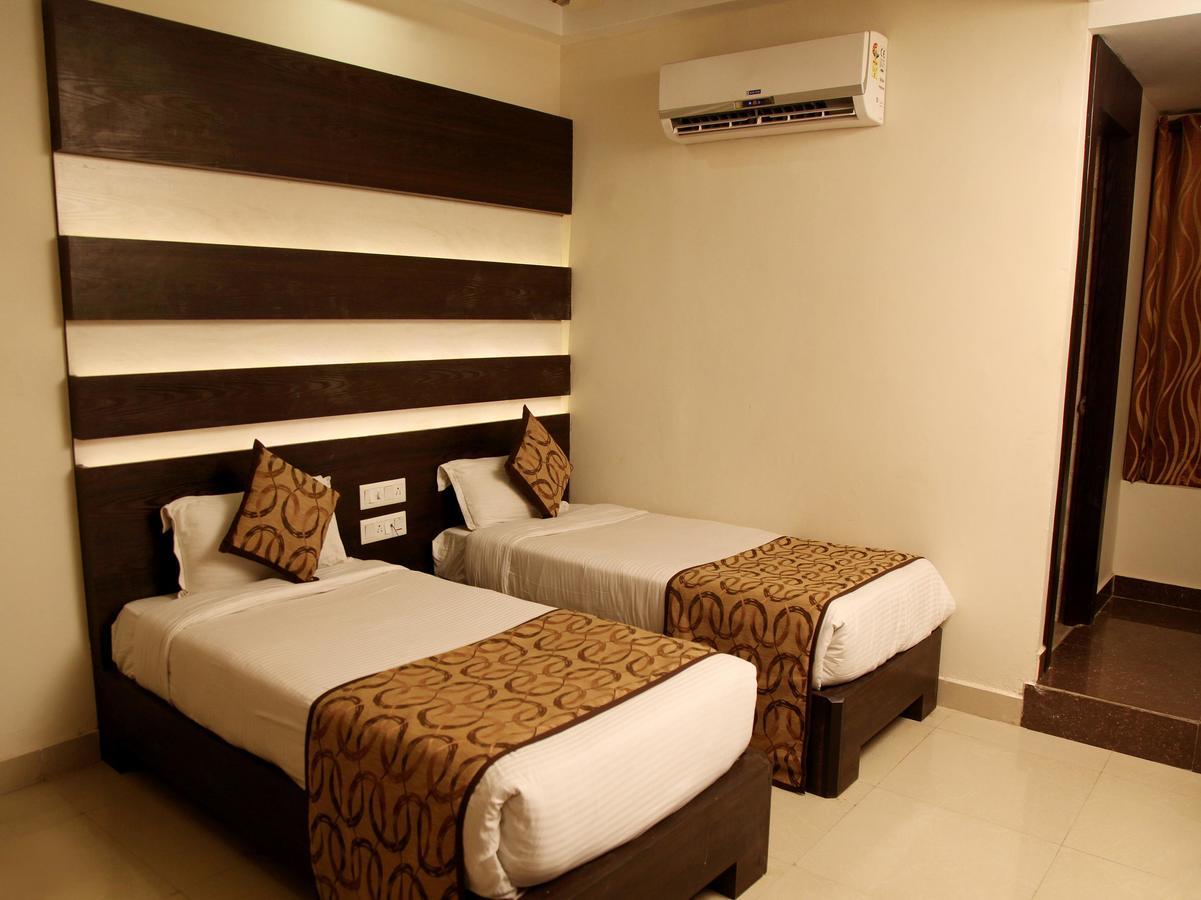 Oyo 905 Galaxy View Hotel Allāhābād Junction المظهر الخارجي الصورة